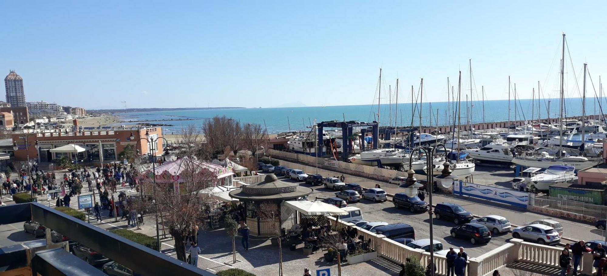 Spazioso Appartamento Sul Lungomare Di 内图诺 外观 照片