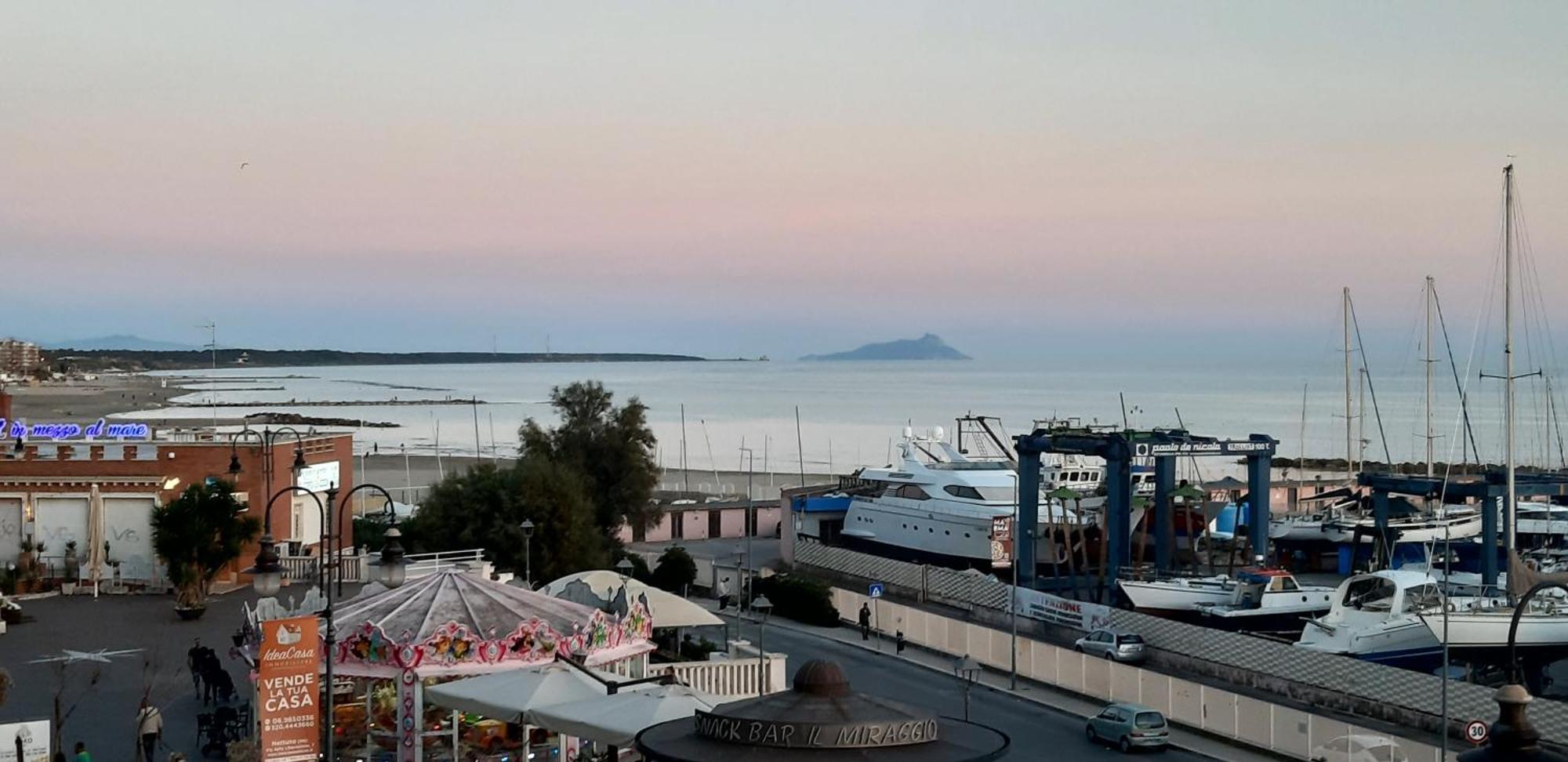 Spazioso Appartamento Sul Lungomare Di 内图诺 外观 照片